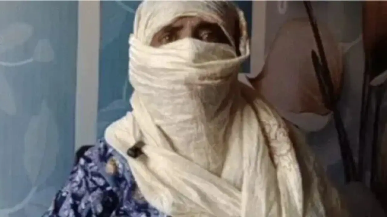 55 ವರ್ಷದ ಮಹಿಳೆಯನ್ನು ಅರೆನಗ್ನಗೊಳಿಸಿ ಮೆರವಣಿಗೆ ಮಾಡಿದ ಬೀಗರು!