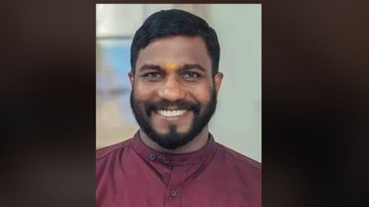 ഉത്സവത്തിനിടെ 18കാരിയെ പീഡിപ്പിക്കാന് ശ്രമം: യുവമോര്ച്ച മുന് ജില്ലാ സെക്രട്ടറി അറസ്റ്റില് ഉത്സവത്തിനിടെ 18കാരിയെ പീഡിപ്പിക്കാന് ശ്രമം: യുവമോര്ച്ച മുന് ജില്ലാ സെക്രട്ടറി അറസ്റ്റില്