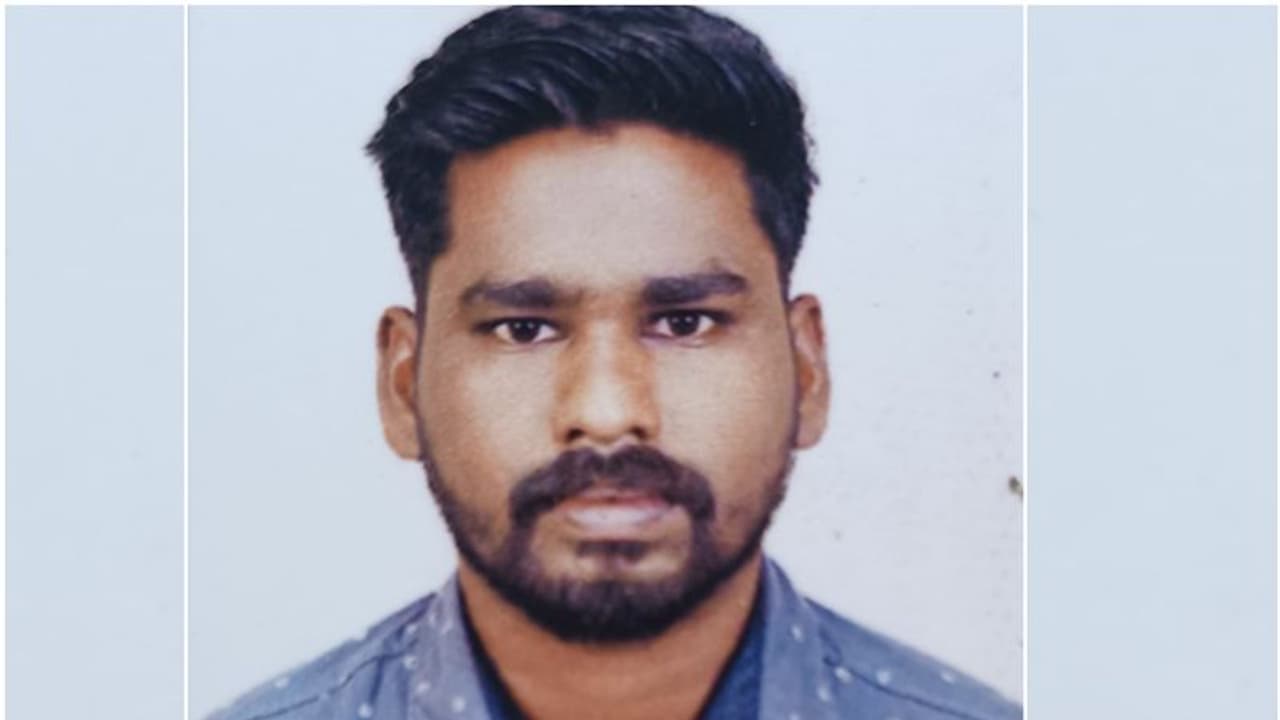 ഹരിപ്പാട് ബൈക്ക് ടിപ്പർ ലോറിയിലിടിച്ച് അപകടം, ഗുരുതര പരിക്കേറ്റ് ദിവസങ്ങളോളം ചികിത്സ; ജീവൻ രക്ഷിക്കാനായില്ല ഹരിപ്പാട് ബൈക്ക് ടിപ്പർ ലോറിയിലിടിച്ച് അപകടം, ഗുരുതര പരിക്കേറ്റ് ദിവസങ്ങളോളം ചികിത്സ; ജീവൻ രക്ഷിക്കാനായില്ല