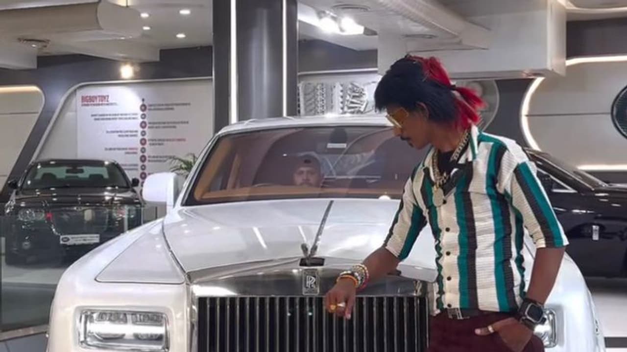 'ಚಹಾ ಮಾರೋರಿಗೆ ರೋಲ್ಸ್ ರಾಯ್ಸ್ ಕೊಳ್ಳೋಕಾಗಲ್ಲ ಅಂತ ಯಾರು ಹೇಳಿದ್ದು?' ಡಾಲಿ ಚಾಯ್ವಾಲಾನ ಹೊಸ ವಿಡಿಯೋ ವೈರಲ್ 'ಚಹಾ ಮಾರೋರಿಗೆ ರೋಲ್ಸ್ ರಾಯ್ಸ್ ಕೊಳ್ಳೋಕಾಗಲ್ಲ ಅಂತ ಯಾರು ಹೇಳಿದ್ದು?' ಡಾಲಿ ಚಾಯ್ವಾಲಾನ ಹೊಸ ವಿಡಿಯೋ ವೈರಲ್