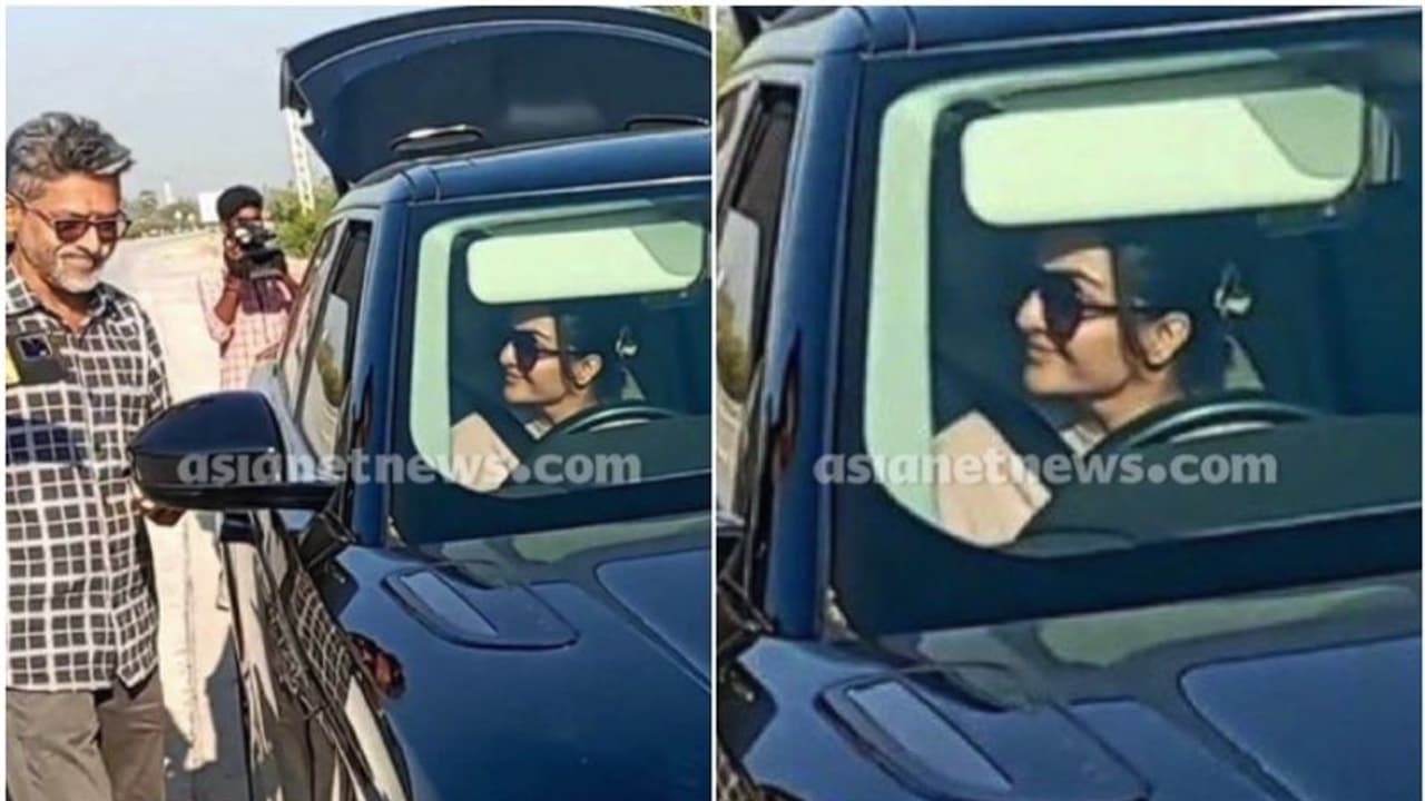 പതിവ് പരിശോധനയ്ക്കിടെ മഞ്ജു വാര്യരുടെ കാറും; സെല്ഫിയെടുത്ത് മറ്റ് വാഹനത്തിലെ യാത്രക്കാര് പതിവ് പരിശോധനയ്ക്കിടെ മഞ്ജു വാര്യരുടെ കാറും; സെല്ഫിയെടുത്ത് മറ്റ് വാഹനത്തിലെ യാത്രക്കാര്