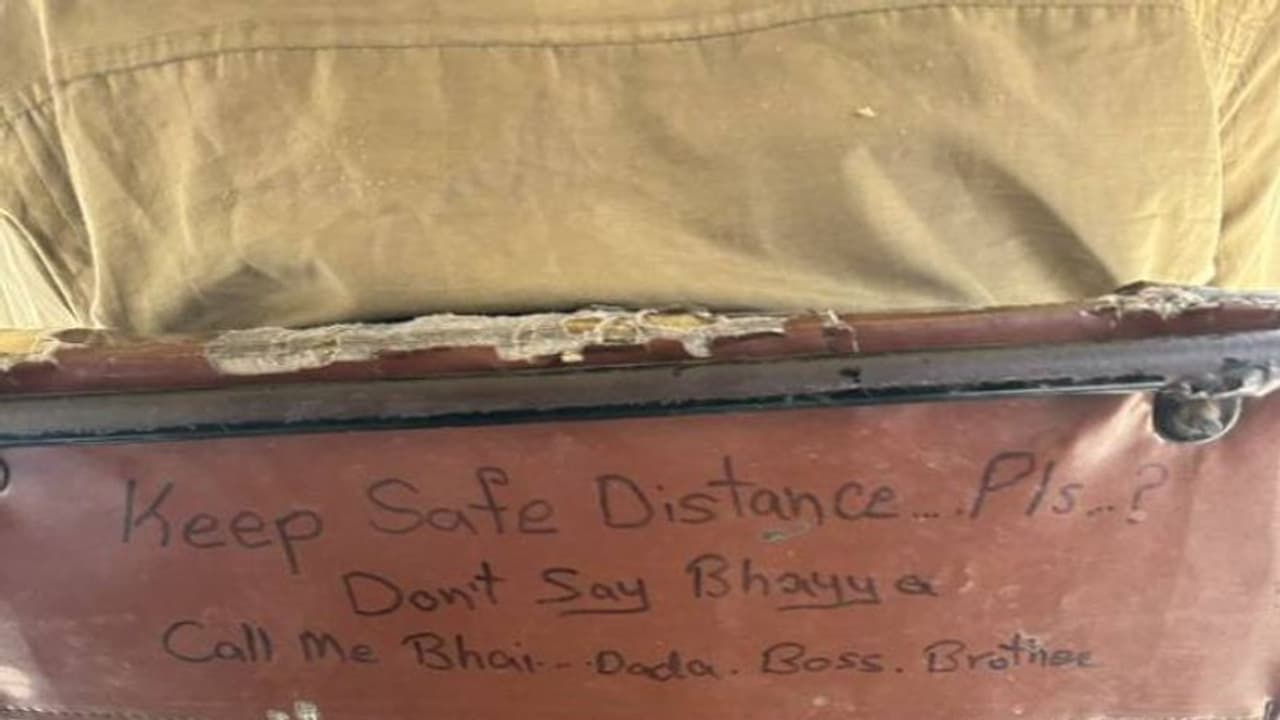 ആരാടാ നിന്റെ ഭയ്യ, കോൾ മീ ബോസ്; ഓട്ടോയിൽ മാസ് അറിയിപ്പ്, ഏറ്റെടുത്ത് സോഷ്യൽ മീഡിയ 