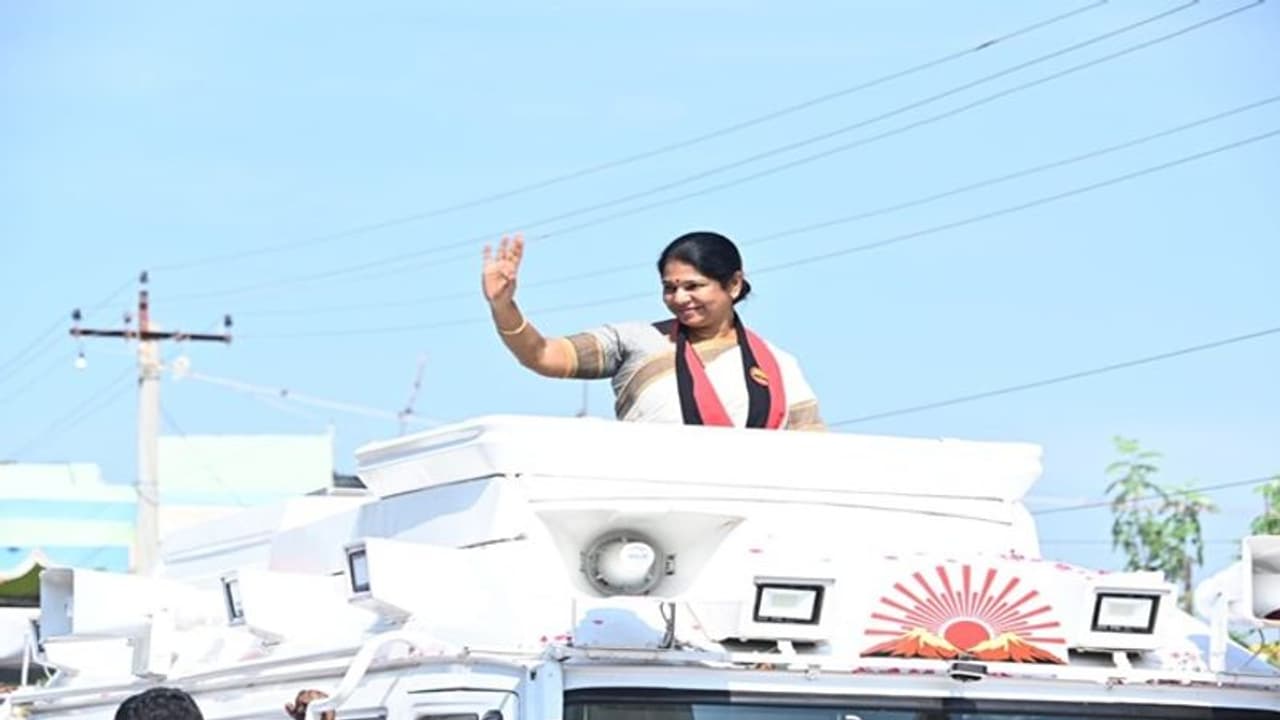 உயிரைக்கூட துச்சமாக நினைத்து பிறருக்கு உதவும் மீனவர்கள்: கனிமொழி உருக்கம்!