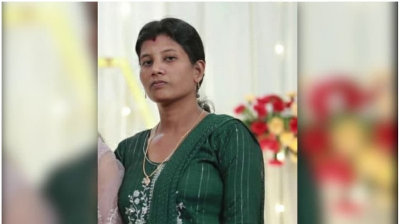 പാലക്കാട്ട് പൊള്ളലേറ്റ നിലയിൽ കണ്ടെത്തിയ യുവതി മരിച്ചു, രണ്ട് പെൺമക്കൾ ചികിത്സയിൽ പാലക്കാട്ട് പൊള്ളലേറ്റ നിലയിൽ കണ്ടെത്തിയ യുവതി മരിച്ചു, രണ്ട് പെൺമക്കൾ ചികിത്സയിൽ