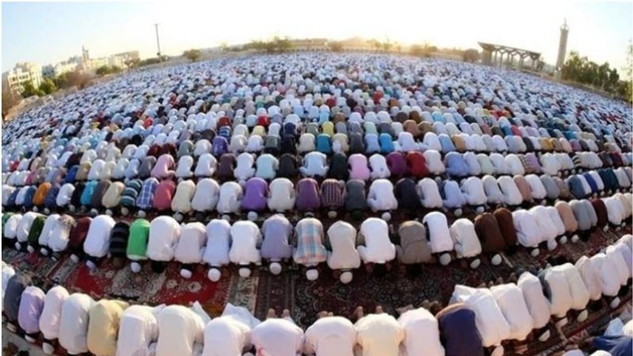 യുഎഇയില് പെരുന്നാള് പ്രാര്ത്ഥനാ സമയം പ്രഖ്യാപിച്ചു യുഎഇയില് പെരുന്നാള് പ്രാര്ത്ഥനാ സമയം പ്രഖ്യാപിച്ചു