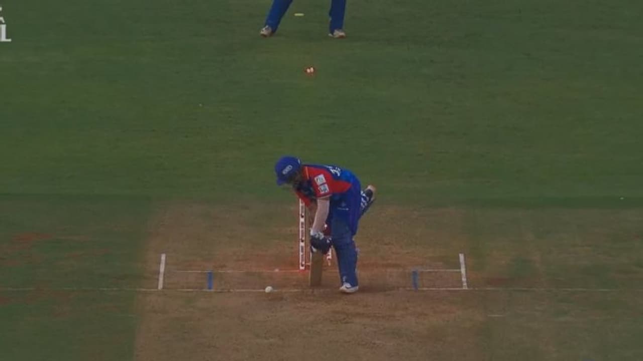 കാലൊന്ന് പൊക്കിയതേ പൃഥ്വി ഷാക്ക് ഓർമയുള്ളു, തിരിഞ്ഞു നോക്കുമ്പോൾ വിക്കറ്റില്ല; കാണാം ബുമ്രയുടെ മരണ യോര്ക്കർ കാലൊന്ന് പൊക്കിയതേ പൃഥ്വി ഷാക്ക് ഓർമയുള്ളു, തിരിഞ്ഞു നോക്കുമ്പോൾ വിക്കറ്റില്ല; കാണാം ബുമ്രയുടെ മരണ യോര്ക്കർ