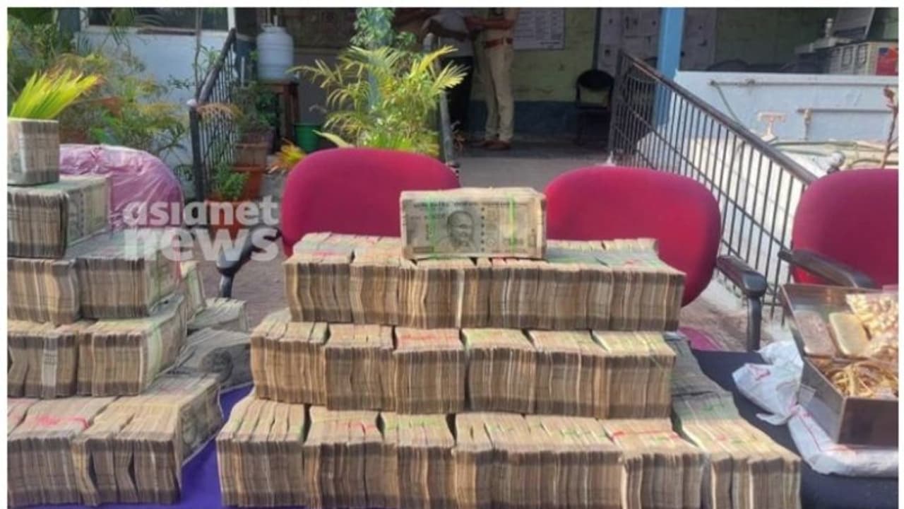 ബെല്ലാരിയിൽ വൻ സ്വർണ, പണ വേട്ട: 5.6 കോടി രൂപയും 3 കിലോ സ്വർണവും 103 കിലോ വെളളിയും പിടിച്ചെടുത്തു