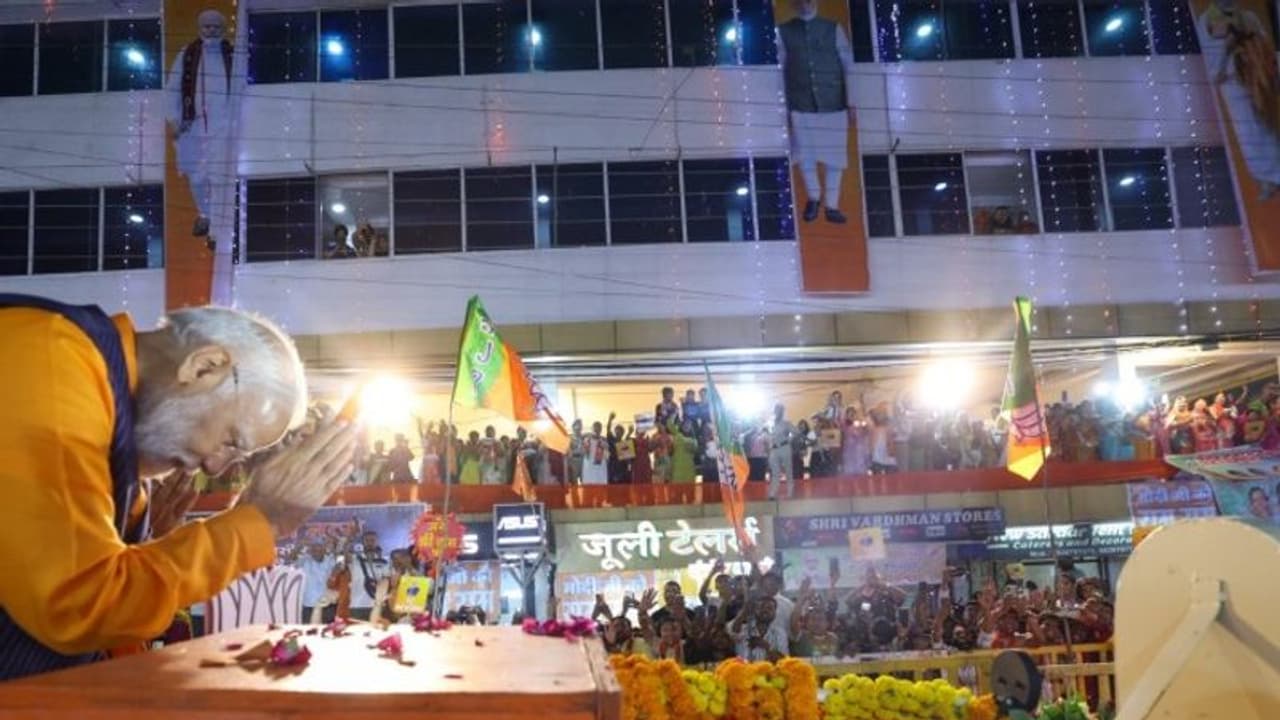 मोदी को फिर PM बनाने के लिए इस फिल्मी एक्टर ने काली मां को काटकर चढ़ा दी अंगुली खून से लिखा 'मोदी सबसे महान'