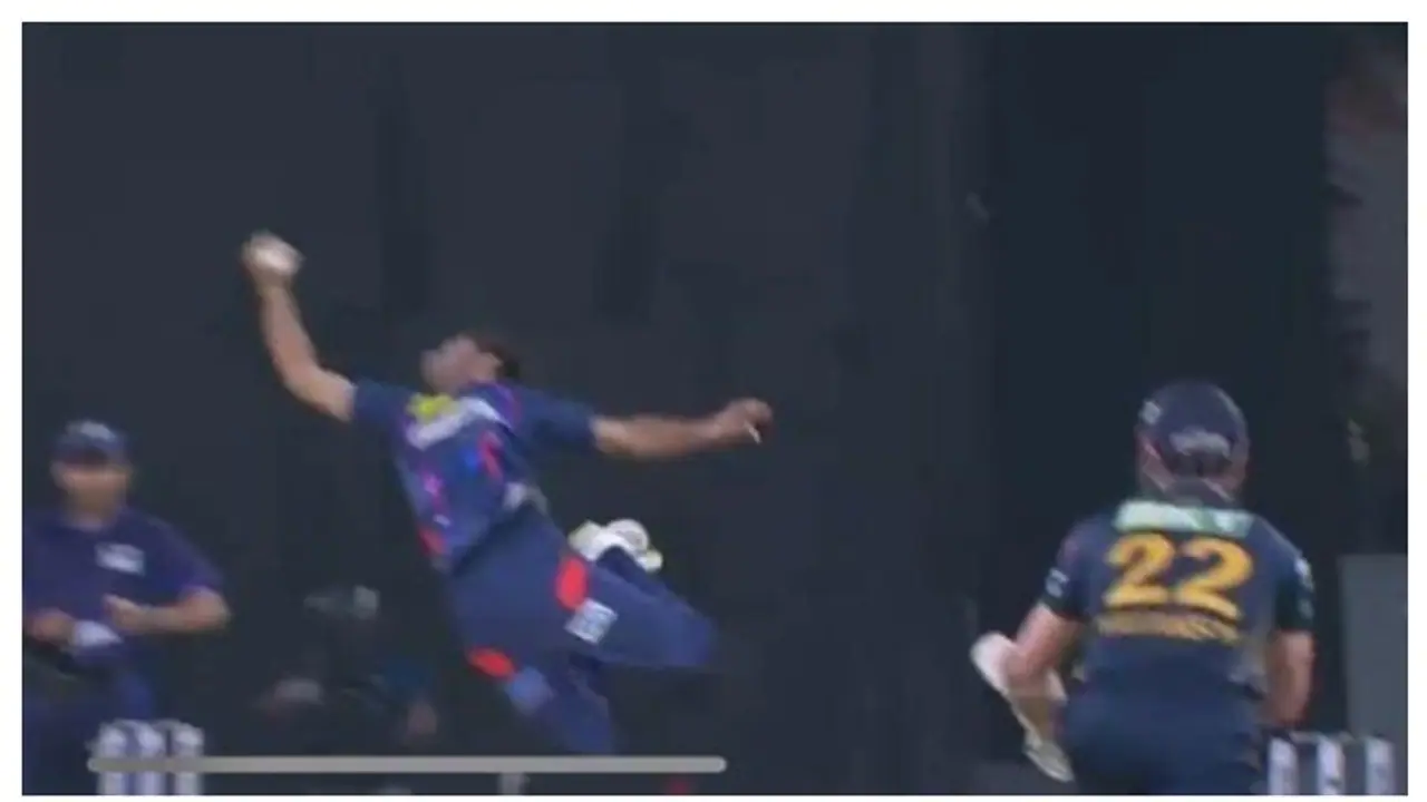 കെയ്ന് വില്യംസണെ ഒറ്റക്കയ്യിലൊതുക്കി രവി ബിഷ്ണോയി! മത്സരത്തിന്റെ ഗതി മാറ്റിയ വിസ്മയ ക്യാച്ചിന്റെ വീഡിയോ കെയ്ന് വില്യംസണെ ഒറ്റക്കയ്യിലൊതുക്കി രവി ബിഷ്ണോയി! മത്സരത്തിന്റെ ഗതി മാറ്റിയ വിസ്മയ ക്യാച്ചിന്റെ വീഡിയോ