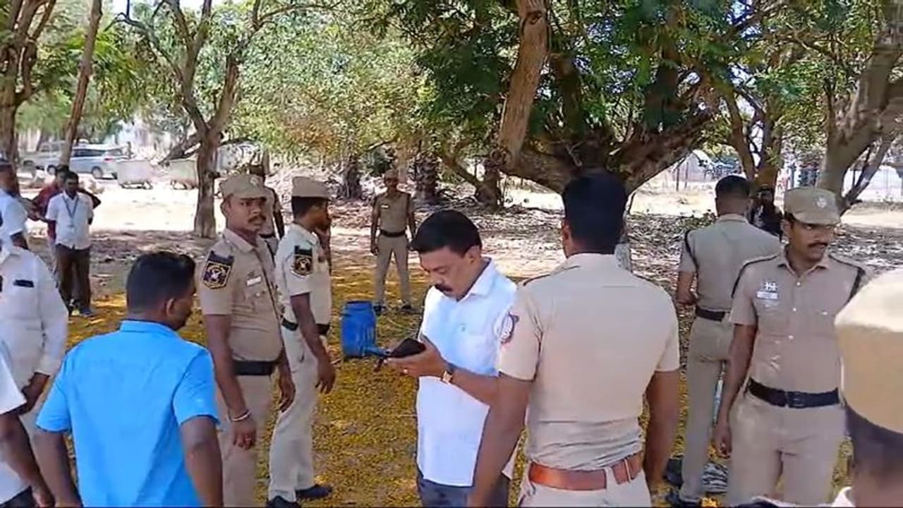 நாகை ஆட்சியர் அலுவலகத்தில் முதியவர் தீக்குளிப்பு; உயிருக்கு ஆபத்தான நிலையில் மருத்துவமனையில் அனுமதி