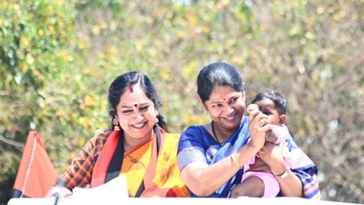 ஆசையுடன் குழந்தையை கொடுத்த நிர்வாகி; தமிழச்சி என பெயர் சூட்டி மகிழ்ந்த கனிமொழி