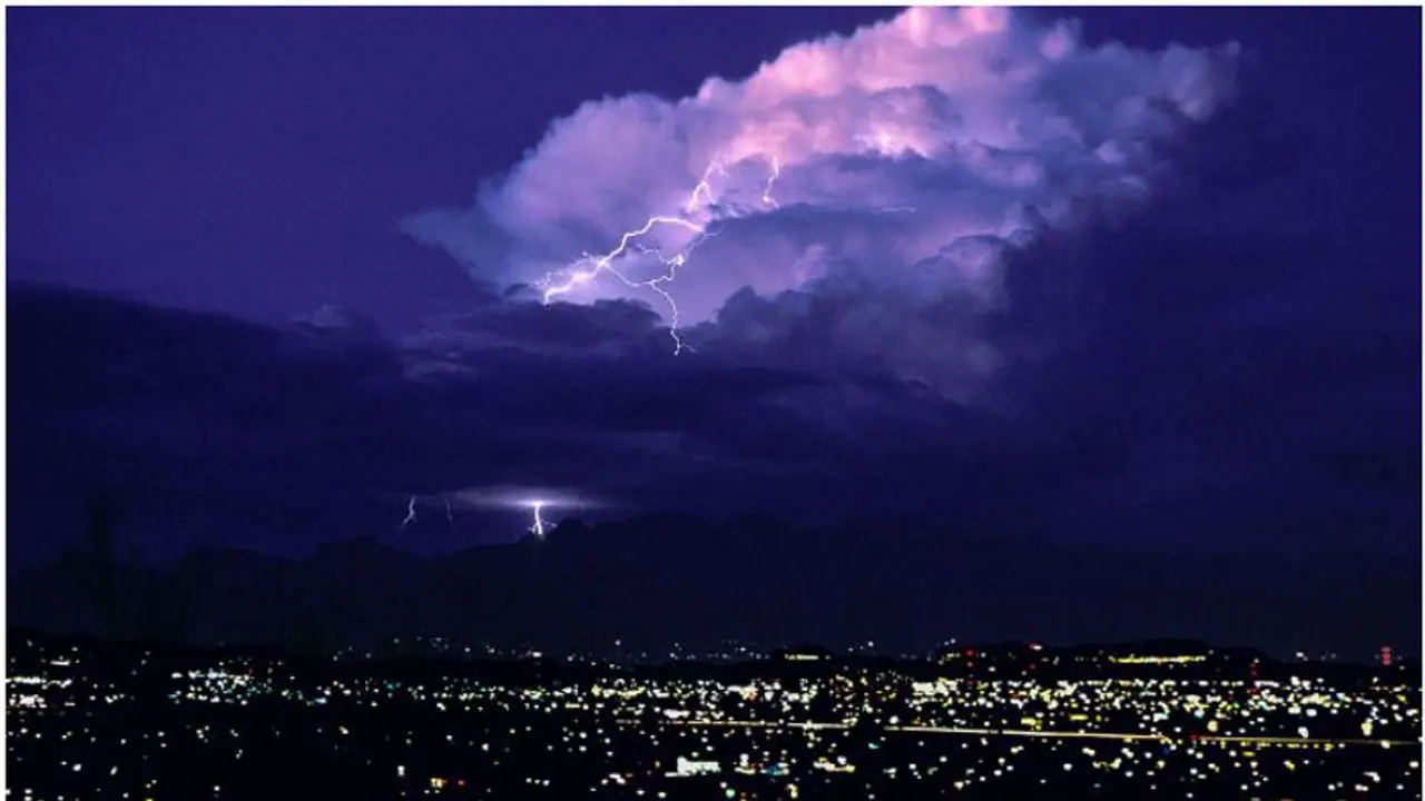 വീണ്ടും യെല്ലോ അലർട്ട്! കൊടും ചൂടിൽ കേരളത്തിന് ആശ്വസ വാർത്ത, തിരുവനന്തപുരത്ത് മഴ തുടങ്ങി; വേനൽമഴയും എത്തുന്നു വീണ്ടും യെല്ലോ അലർട്ട്! കൊടും ചൂടിൽ കേരളത്തിന് ആശ്വസ വാർത്ത, തിരുവനന്തപുരത്ത് മഴ തുടങ്ങി; വേനൽമഴയും എത്തുന്നു