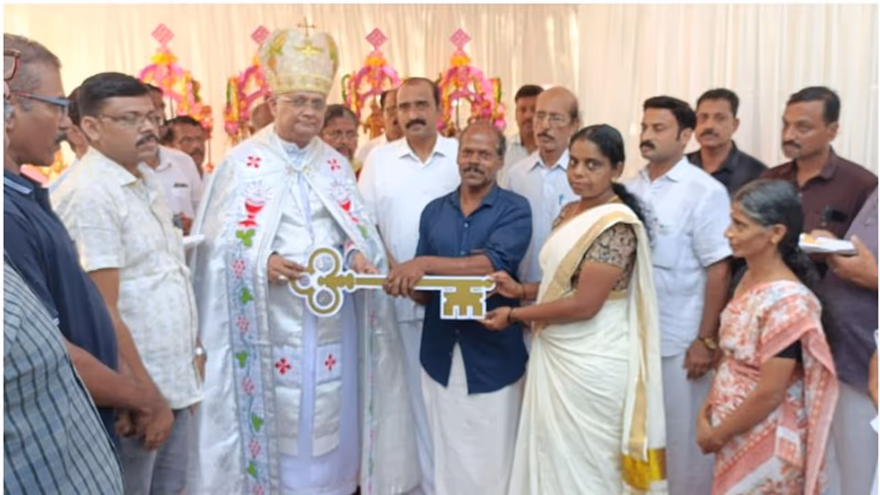 'അവർ ഇനി സുരക്ഷിതരായി ഉറങ്ങട്ടെ', അവർക്കുള്ള വീട് പള്ളിക്കമ്മിറ്റി വക, തിരുനാൾ ആഘോഷത്തിനൊപ്പം കാരുണ്യം