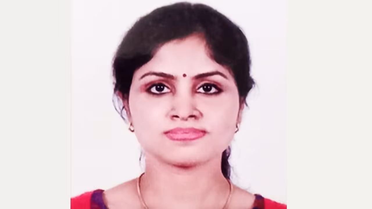 അഭിമാന നേട്ടം! മലയാളി ഡോക്ടർക്ക് ദേശീയ തലത്തില് സ്വര്ണ മെഡല്; രാജ്യത്ത് ഒന്നാം സ്ഥാനത്തോടെ ഡിഎന്ബി ബിരുദം അഭിമാന നേട്ടം! മലയാളി ഡോക്ടർക്ക് ദേശീയ തലത്തില് സ്വര്ണ മെഡല്; രാജ്യത്ത് ഒന്നാം സ്ഥാനത്തോടെ ഡിഎന്ബി ബിരുദം