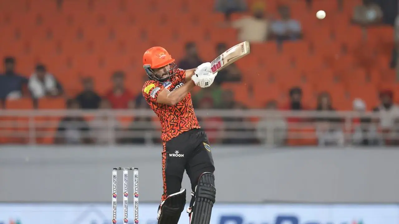 PBKS vs SRH: మొన్న టీజర్.. నేడు సినిమా చూపించిన తెలుగు కుర్రాడు..ఇంతకీ నితీష్ కుమార్ రెడ్డి ఎవరు..? PBKS vs SRH: మొన్న టీజర్.. నేడు సినిమా చూపించిన తెలుగు కుర్రాడు..ఇంతకీ నితీష్ కుమార్ రెడ్డి ఎవరు..?