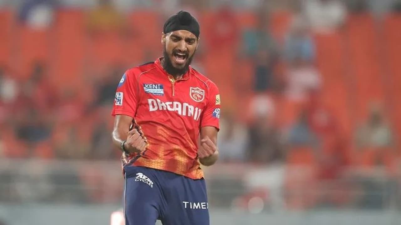 അർഷ്ദീപ് എറിഞ്ഞിട്ടു, വെടിക്കെട്ട് സെഞ്ചുറിയുമായി പ്രഭ്സിമ്രാൻ സിംഗ്; വിജയ് ഹസാരെയിൽ മുംബെയെ തകർത്ത് പഞ്ചാബ് അർഷ്ദീപ് എറിഞ്ഞിട്ടു, വെടിക്കെട്ട് സെഞ്ചുറിയുമായി പ്രഭ്സിമ്രാൻ സിംഗ്; വിജയ് ഹസാരെയിൽ മുംബെയെ തകർത്ത് പഞ്ചാബ്