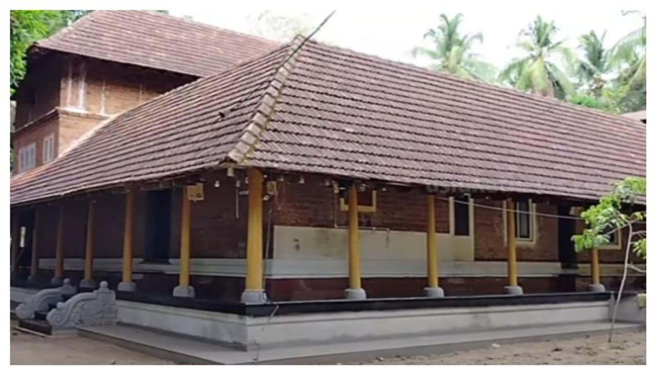 കാട്ടുമാടം മനയില് മോഷണം; പുരാതന വിഗ്രഹങ്ങളും വിഗ്രഹങ്ങളില് ചാര്ത്തിയ സ്വര്ണാഭരണങ്ങളും കവർന്നു കാട്ടുമാടം മനയില് മോഷണം; പുരാതന വിഗ്രഹങ്ങളും വിഗ്രഹങ്ങളില് ചാര്ത്തിയ സ്വര്ണാഭരണങ്ങളും കവർന്നു