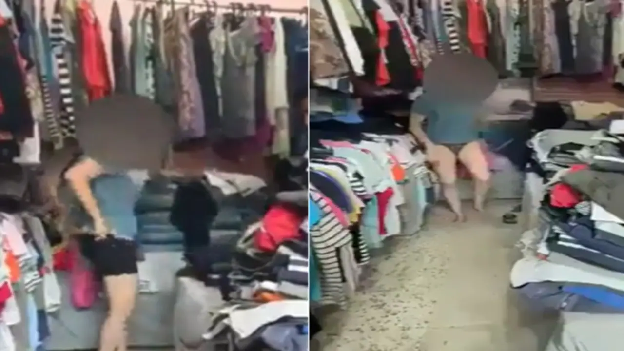 கடைக்காரர் முன்பே ஆடைகளை கழற்றும் பெண்.. அதிர்ச்சி வீடியோ.. கொந்தளிக்கும் நெட்டிசன்கள்.. கடைக்காரர் முன்பே ஆடைகளை கழற்றும் பெண்.. அதிர்ச்சி வீடியோ.. கொந்தளிக்கும் நெட்டிசன்கள்..