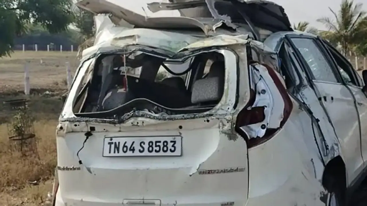 மதுரை அருகே இருசக்கர வாகனம் மீது மோதி சினிமா பாணியில் தலைக்குப்புற கவிழ்ந்த கார்! 5 பேர் பலி! நடந்தது என்ன?