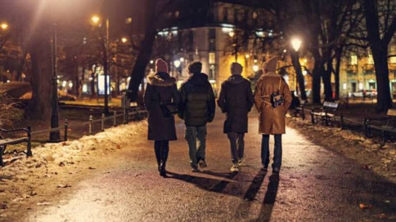 18 വയസിൽ താഴെയുള്ള ഒറ്റൊരാളും രാത്രി പുറത്തിറങ്ങിപ്പോകരുത്, കർഫ്യൂ 16 വരെ നീട്ടി ഈ ഓസ്ട്രേലിയൻ നഗരം 18 വയസിൽ താഴെയുള്ള ഒറ്റൊരാളും രാത്രി പുറത്തിറങ്ങിപ്പോകരുത്, കർഫ്യൂ 16 വരെ നീട്ടി ഈ ഓസ്ട്രേലിയൻ നഗരം