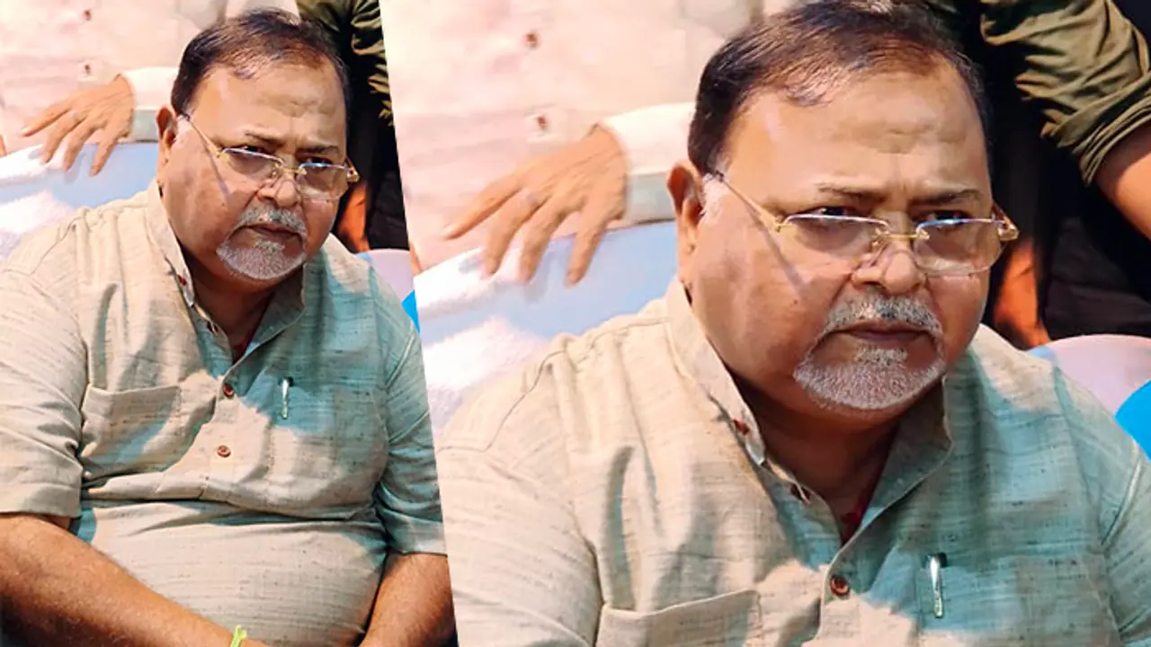 ರೇಷನ್ ಹಗರಣ ಜ್ಯೋತಿಪ್ರಿಯಗೆ ಜಾಮೀನು ಸಿಕ್ಕ ಬೆನ್ನಲ್ಲೇ, ಅಸ್ವಸ್ಥಗೊಂಡು ಆಸ್ಪತ್ರೆ ಸೇರಿದ ಪಾರ್ಥ ! ರೇಷನ್ ಹಗರಣ ಜ್ಯೋತಿಪ್ರಿಯಗೆ ಜಾಮೀನು ಸಿಕ್ಕ ಬೆನ್ನಲ್ಲೇ, ಅಸ್ವಸ್ಥಗೊಂಡು ಆಸ್ಪತ್ರೆ ಸೇರಿದ ಪಾರ್ಥ !