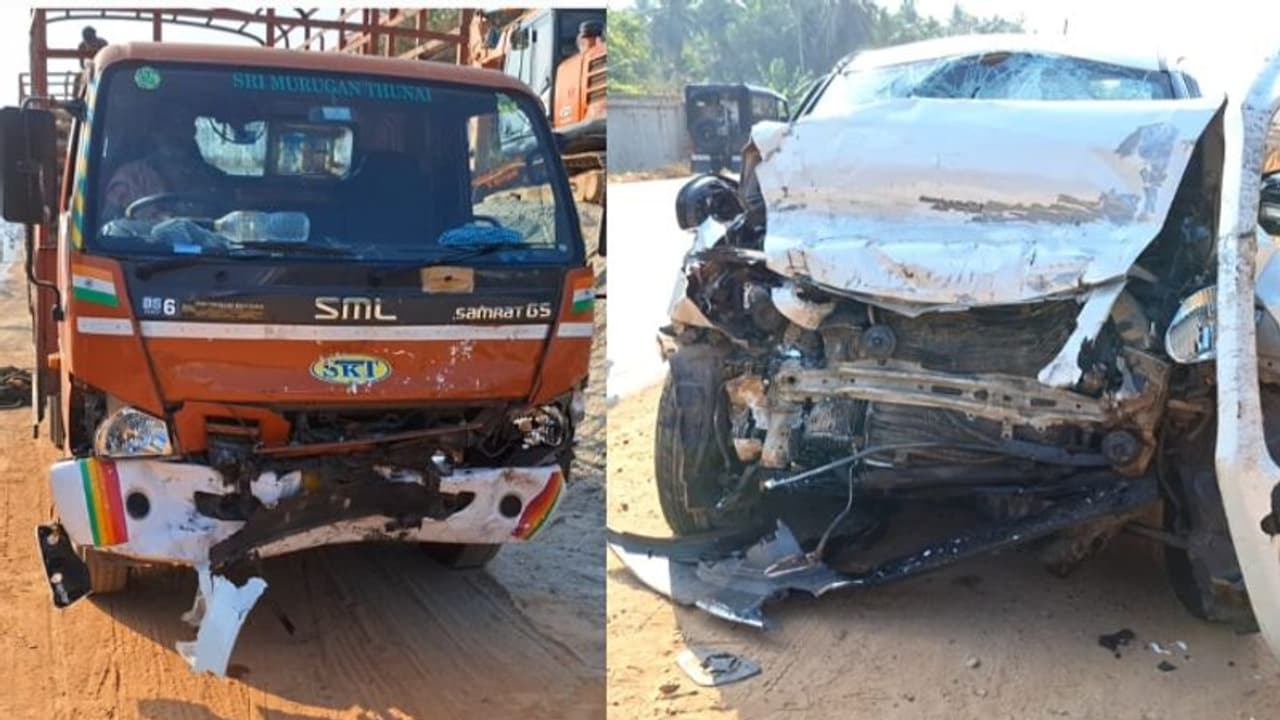 കോഴിക്കോട്ട് എയര്‍പ്പോര്‍ട്ടിലേക്ക് പോയ കാര്‍ കോഴിവണ്ടിയിൽ ഇടിച്ചുകയറി, മൂന്ന് പേര്‍ക്ക് ഗുരുതര പരിക്ക്