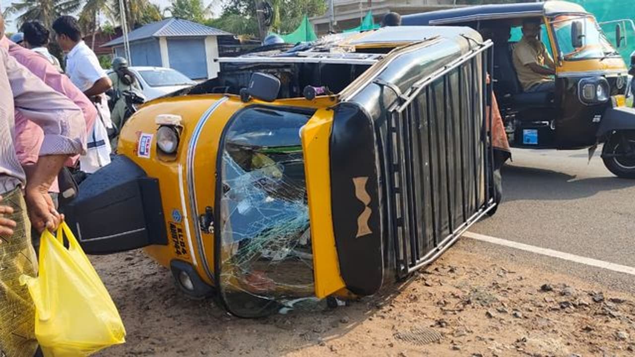 അപകടത്തില് പരിക്കേറ്റ ഓട്ടോഡ്രൈവര്ക്ക് രക്ഷകനായി എംഎല്എ അപകടത്തില് പരിക്കേറ്റ ഓട്ടോഡ്രൈവര്ക്ക് രക്ഷകനായി എംഎല്എ