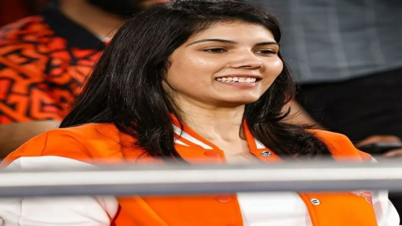 Sunrisers Hyderabad owner Kavya Maran's reaction to Bhuvneshwar Kumar's double wicket over (WATCH) Sunrisers Hyderabad owner Kavya Maran's reaction to Bhuvneshwar Kumar's double wicket over (WATCH)
