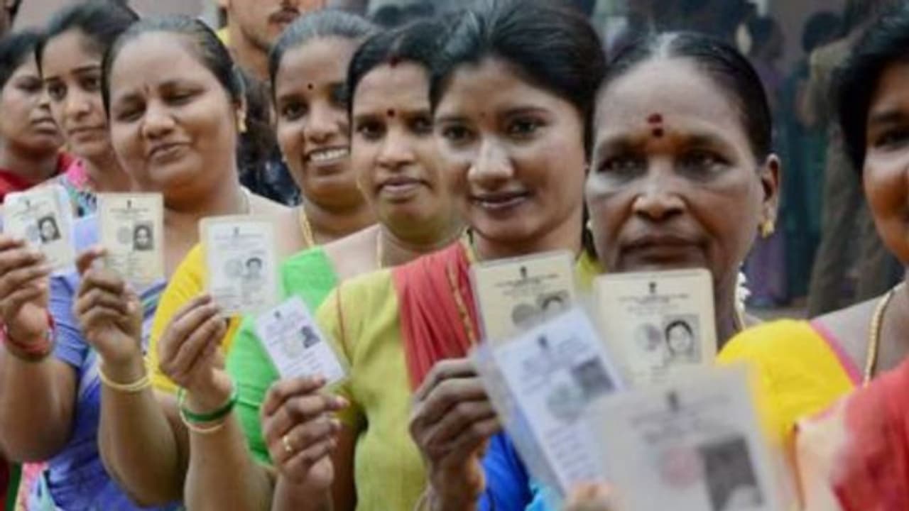 രാഹുൽ, അമിത് ഷാ, നിര്മല, യെച്ചൂരി; ഒറ്റ ദിവസം, തമിഴ്നാട് ഇളക്കിമറിക്കാൻ പ്രമുഖ നേതാക്കൾ ഇന്നെത്തും രാഹുൽ, അമിത് ഷാ, നിര്മല, യെച്ചൂരി; ഒറ്റ ദിവസം, തമിഴ്നാട് ഇളക്കിമറിക്കാൻ പ്രമുഖ നേതാക്കൾ ഇന്നെത്തും