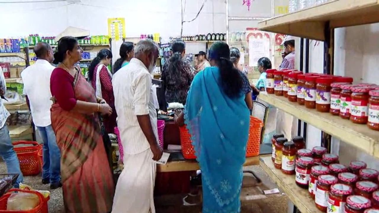 സബ്‍സിഡി നിരക്കില്‍ 13 ഇനം ആവശ്യസാധനങ്ങള്‍, സംസ്ഥാനത്ത് ഇന്ന് മുതല്‍ വിഷു ചന്തകള്‍ ആരംഭിക്കും