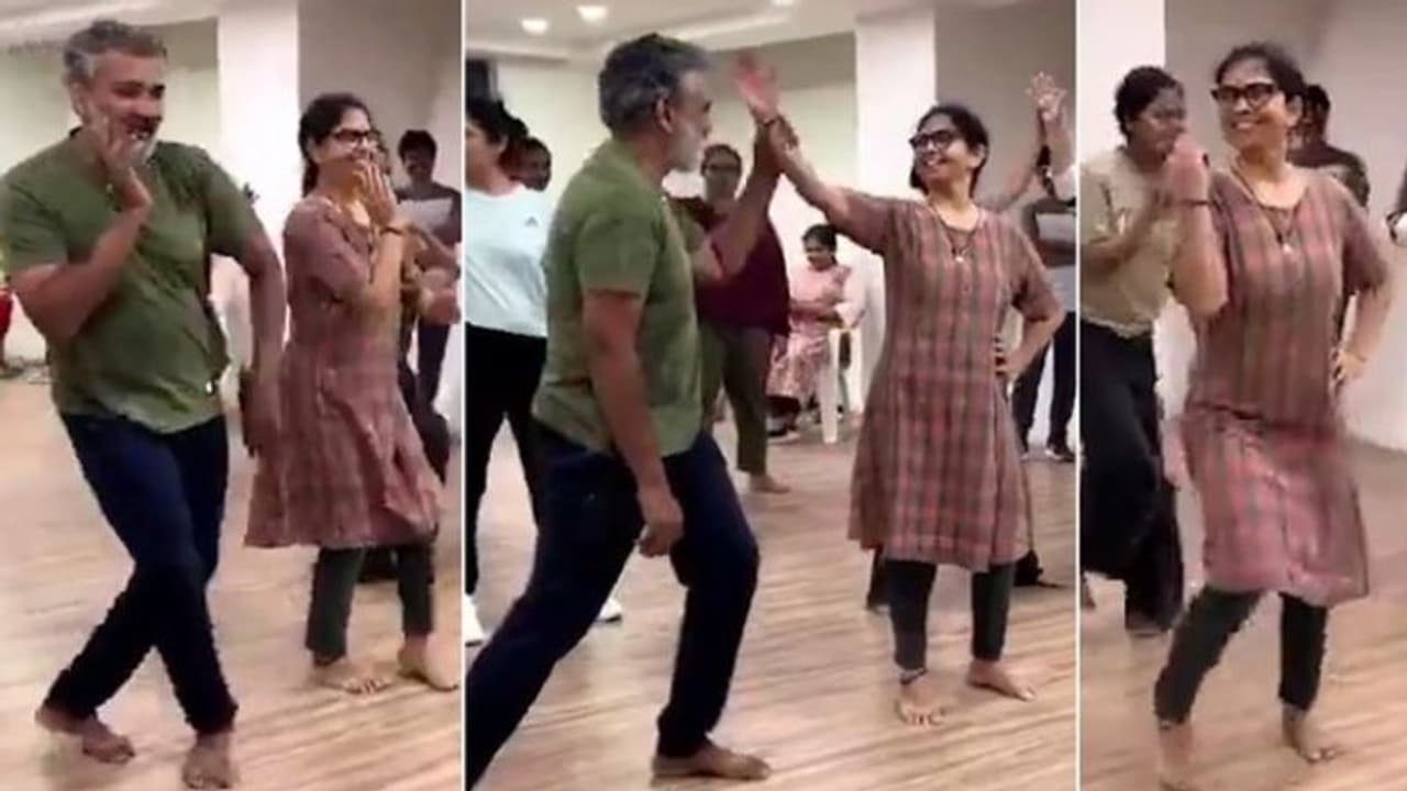 Rajamouli Dance : திடீரென பிரபுதேவா வாக மாறி டாப் கிளாஸாக டான்ஸ் ஆடிய இயக்குனர் ராஜமவுலி வைரல் வீடியோ இதோ Rajamouli Dance : திடீரென பிரபுதேவா வாக மாறி டாப் கிளாஸாக டான்ஸ் ஆடிய இயக்குனர் ராஜமவுலி வைரல் வீடியோ இதோ