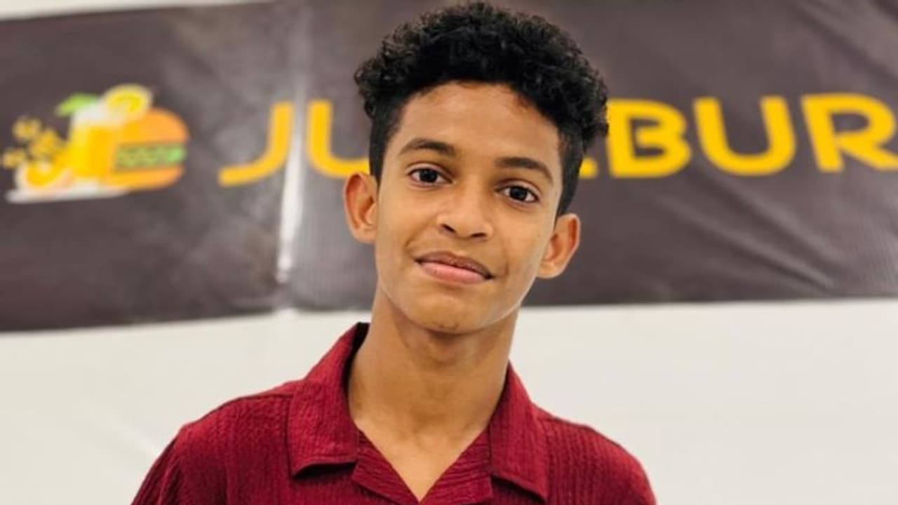 കൽപ്പടവിൽ ചെരിപ്പും വസ്ത്രവും; കുമരനെല്ലൂരിൽ സ്വകാര്യ വ്യക്തിയുടെ കുളത്തിൽ 13 വയസ്സുകാരൻ മരിച്ച നിലയിൽ