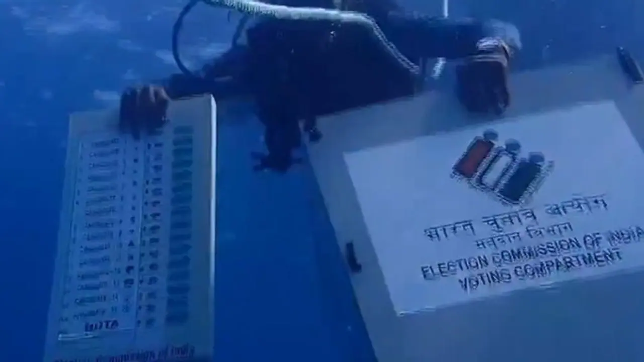 Lok Sabha Elections 2024: Chennai scuba divers launch unique voter awareness campaign (WATCH) Lok Sabha Elections 2024: Chennai scuba divers launch unique voter awareness campaign (WATCH)