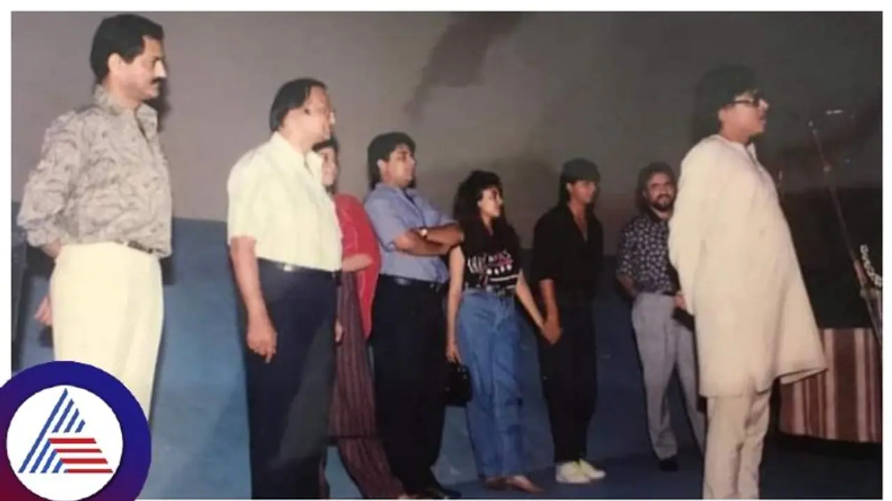 ಗೌರಿ ಖಾನ್ ಜತೆ ಬೆಂಗಳೂರಿಗೆ ಬಂದಿದ್ದ ಶಾರುಖ್ ಖಾನ್ ಹಳೆಯ ಫೋಟೋ 'ಚಮತ್ಕಾರ' ಮಾಡ್ತಿದೆ ನೋಡ್ರೀ! ಗೌರಿ ಖಾನ್ ಜತೆ ಬೆಂಗಳೂರಿಗೆ ಬಂದಿದ್ದ ಶಾರುಖ್ ಖಾನ್ ಹಳೆಯ ಫೋಟೋ 'ಚಮತ್ಕಾರ' ಮಾಡ್ತಿದೆ ನೋಡ್ರೀ!