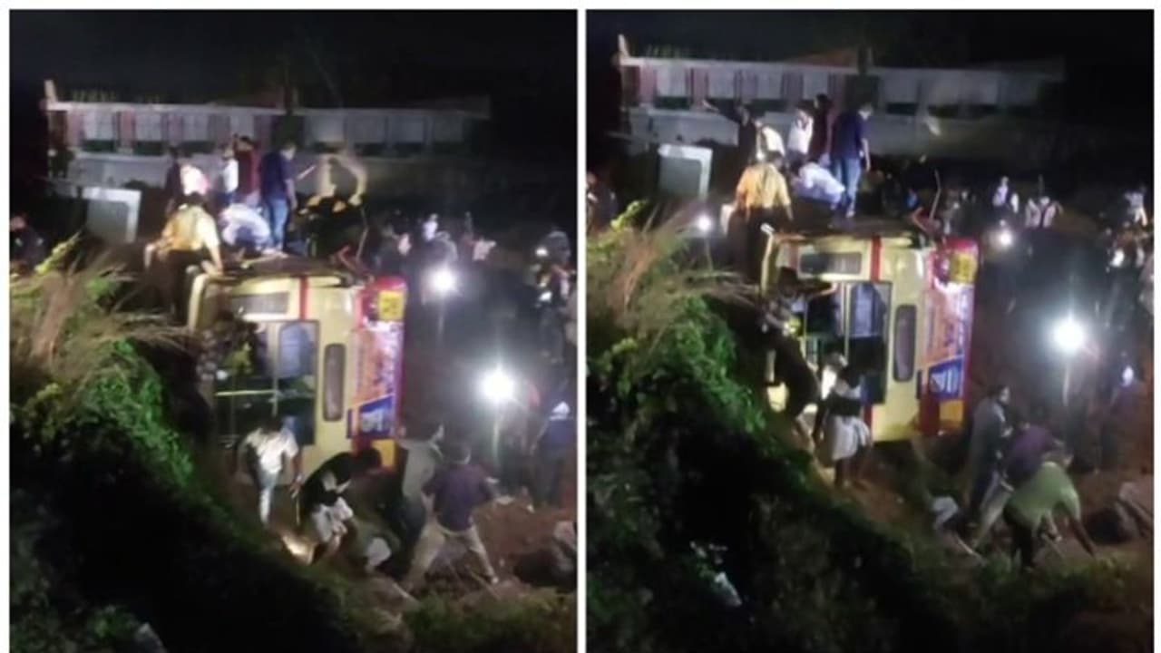 മലപ്പുറത്ത് കെഎസ്ആർടിസി ബസ് പത്തടി താഴ്ചയിലേക്ക് മറിഞ്ഞു; 15 പേർക്ക് പരിക്ക്