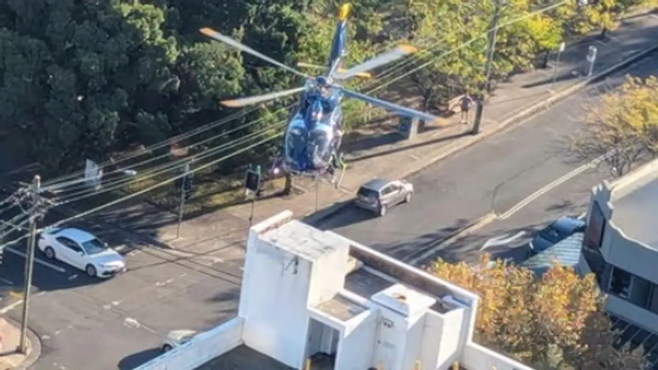 Terror attack in Sydney: ஆஸ்திரேலியாவின் சிட்னி நகரில் தீவிரவாதிகள் தாக்குதல்; பலர் சுட்டுக் கொலை!! Terror attack in Sydney: ஆஸ்திரேலியாவின் சிட்னி நகரில் தீவிரவாதிகள் தாக்குதல்; பலர் சுட்டுக் கொலை!!