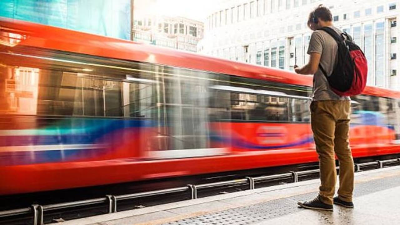 ട്രെയിനിൽ വീണ്ടും മോഷണം; എസി കോച്ചിൽ നിന്ന് 3.91 ലക്ഷം രൂപയുടെ സ്വർണാഭരണം മോഷണം പോയി, പരാതിയുമായി 74കാരി