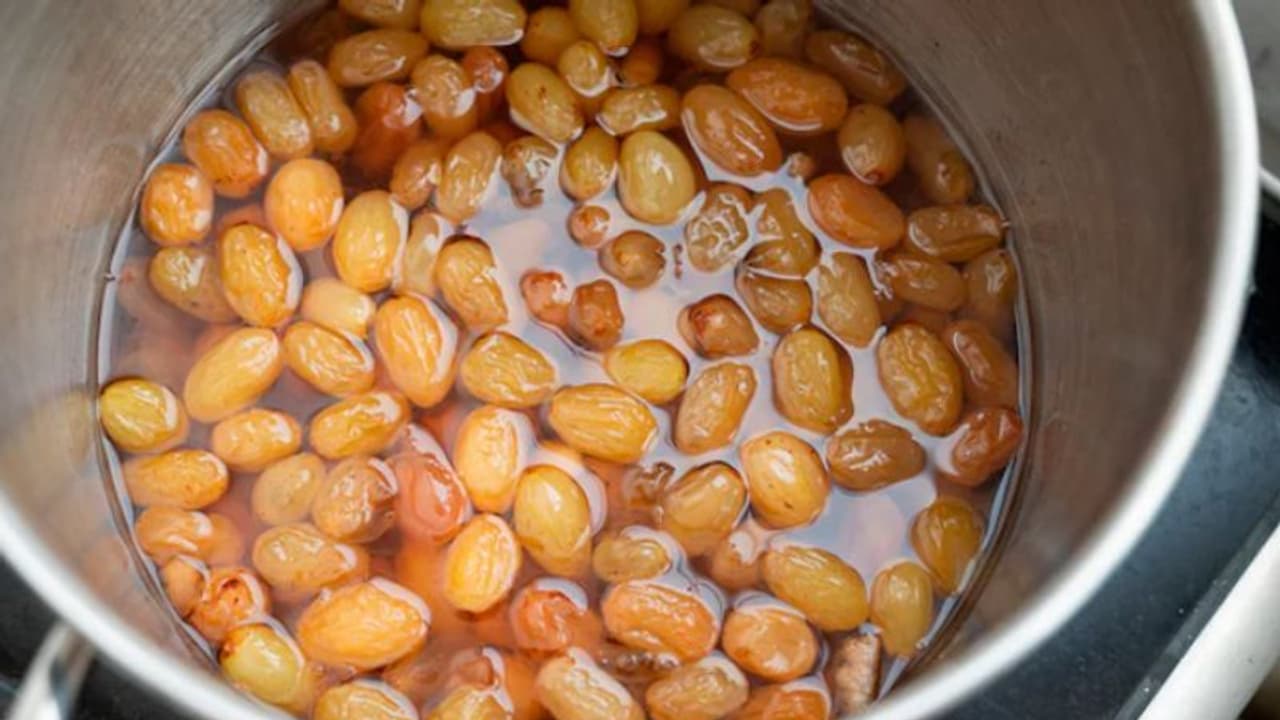 രാവിലെ വെറുംവയറ്റിൽ ഉണക്കമുന്തിരിയിട്ട വെള്ളം കുടിക്കണമെന്ന് പറയുന്നതിന്റെ അഞ്ച് കാരണങ്ങള്... രാവിലെ വെറുംവയറ്റിൽ ഉണക്കമുന്തിരിയിട്ട വെള്ളം കുടിക്കണമെന്ന് പറയുന്നതിന്റെ അഞ്ച് കാരണങ്ങള്...