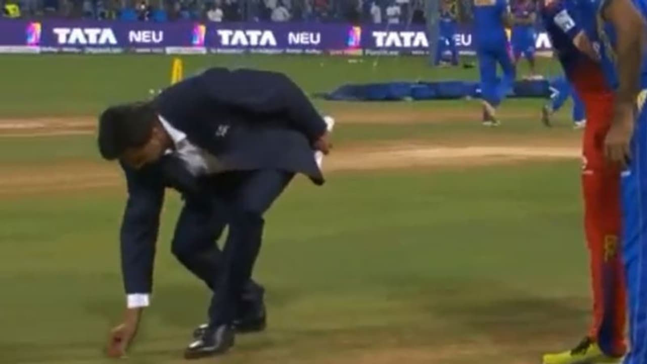 ശരിക്കും ടോസ് ജയിച്ചത് ആർസിബിയോ, ടോസില് മാച്ച് റഫറി തിരിമറി നടത്തിയെന്ന ആരോപണങ്ങൾക്ക് പിന്നിലെ വസ്തുത എന്ത് ശരിക്കും ടോസ് ജയിച്ചത് ആർസിബിയോ, ടോസില് മാച്ച് റഫറി തിരിമറി നടത്തിയെന്ന ആരോപണങ്ങൾക്ക് പിന്നിലെ വസ്തുത എന്ത്