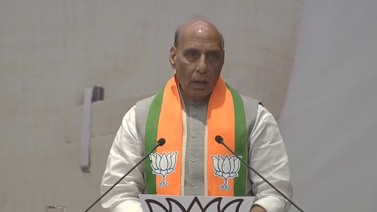 യുഡിഎഫിനും എല്ഡിഎഫിനും ഇരട്ടമുഖം; കേരളത്തിൽ ബിജെപിയുടെ സീറ്റെണ്ണം ഇത്തവണ രണ്ടക്കം കടക്കുമെന്ന് രാജ്നാഥ് സിംഗ് യുഡിഎഫിനും എല്ഡിഎഫിനും ഇരട്ടമുഖം; കേരളത്തിൽ ബിജെപിയുടെ സീറ്റെണ്ണം ഇത്തവണ രണ്ടക്കം കടക്കുമെന്ന് രാജ്നാഥ് സിംഗ്