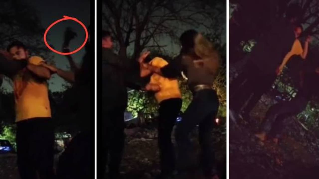 'നിനക്കൊന്നും വീട്ടിൽ പെങ്ങളില്ലേ, സോറി പറയെടാ'; ചെരിപ്പൂരി ക്രിമിനലിനെ പൊതിരെ തല്ലുന്ന യുവതി, വീഡിയോ 'നിനക്കൊന്നും വീട്ടിൽ പെങ്ങളില്ലേ, സോറി പറയെടാ'; ചെരിപ്പൂരി ക്രിമിനലിനെ പൊതിരെ തല്ലുന്ന യുവതി, വീഡിയോ