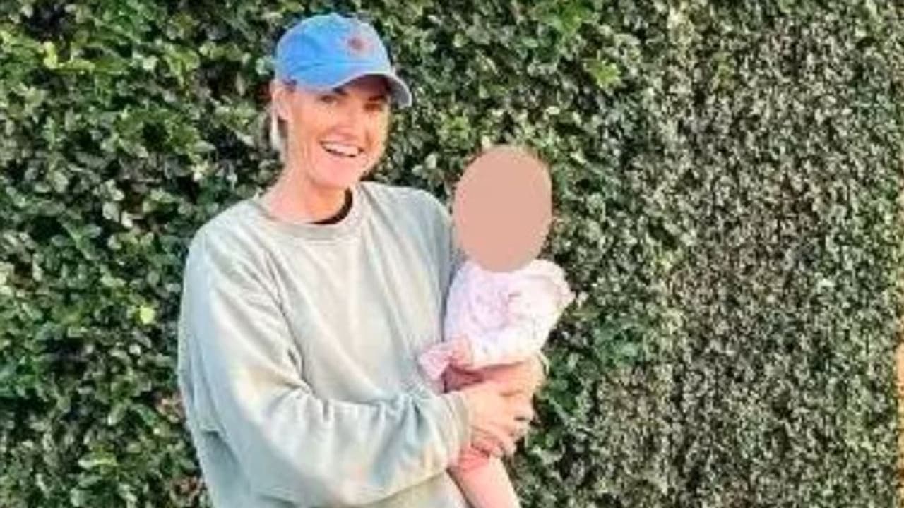 ಸಿಡ್ನಿ ಮಾಲ್ನಲ್ಲಿ ಸಿಕ್ಕ ಸಿಕ್ಕವರಿಗೆ ಇರಿದ ಹಂತಕ: 9 ತಿಂಗಳ ಮಗುವನ್ನು ಅಪರಿಚಿತರ ಕೈಗಿಟ್ಟು ಪ್ರಾಣ ಬಿಟ್ಟ ತಾಯಿ ಸಿಡ್ನಿ ಮಾಲ್ನಲ್ಲಿ ಸಿಕ್ಕ ಸಿಕ್ಕವರಿಗೆ ಇರಿದ ಹಂತಕ: 9 ತಿಂಗಳ ಮಗುವನ್ನು ಅಪರಿಚಿತರ ಕೈಗಿಟ್ಟು ಪ್ರಾಣ ಬಿಟ್ಟ ತಾಯಿ