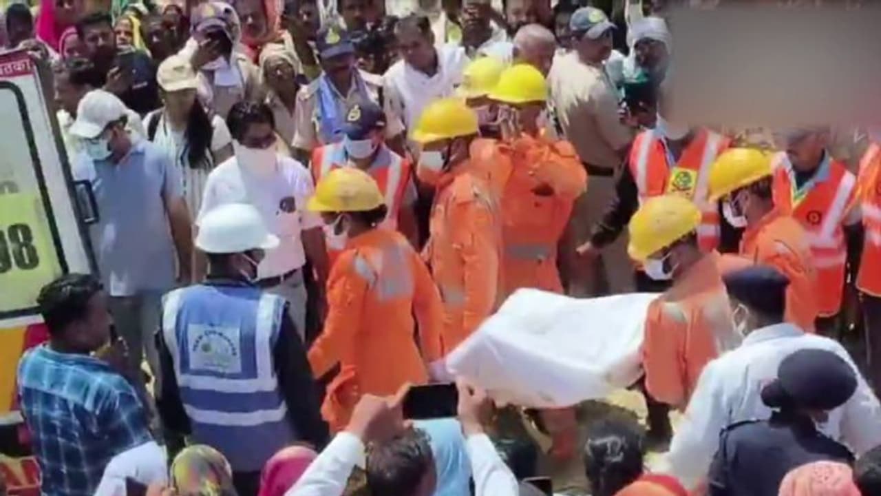 അവൻ പൊരുതി ധീരമായി തന്നെ, എന്നിട്ടും മരണം ജീവനെടുത്തു; കുഴല്‍ കിണറില്‍ വീണ 6വയസുകാരനെ രക്ഷിക്കാനായില്ല