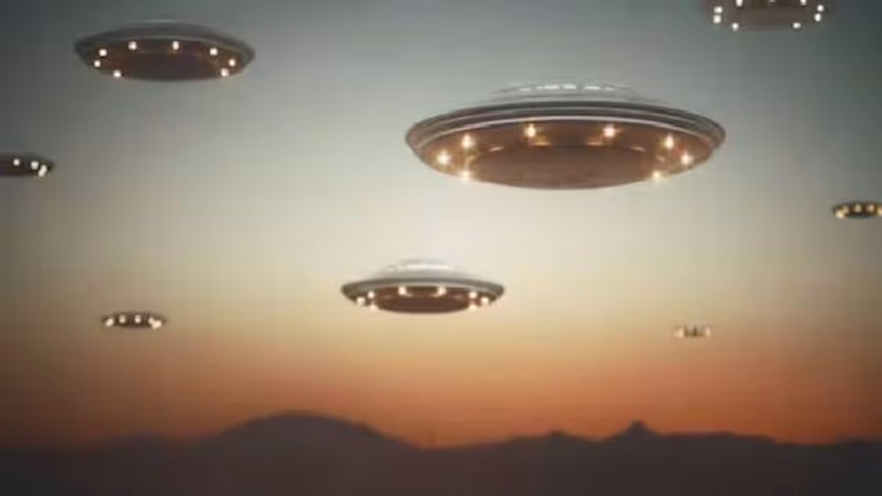 'അന്യഗ്രഹജീവി'കൾ ഭൂമിയെ അക്രമിച്ചാലെന്ത് ചെയ്യും? ലോകനേതാക്കൾ സജ്ജരല്ലെന്ന് യു എഫ് ഒ വിദഗ്ധൻ 