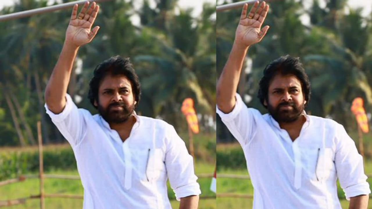 జనసేన పవన్ కళ్యాణ్పై రాళ్లదాడి.. జనసేన పవన్ కళ్యాణ్పై రాళ్లదాడి..