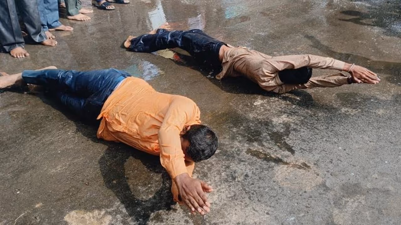 Lok Sabha Election 2024: ಡಾ.ಮಂಜುನಾಥ್, ಎಚ್ಡಿಕೆ ಗೆಲುವಿಗಾಗಿ ಉರುಳು ಸೇವೆ Lok Sabha Election 2024: ಡಾ.ಮಂಜುನಾಥ್, ಎಚ್ಡಿಕೆ ಗೆಲುವಿಗಾಗಿ ಉರುಳು ಸೇವೆ