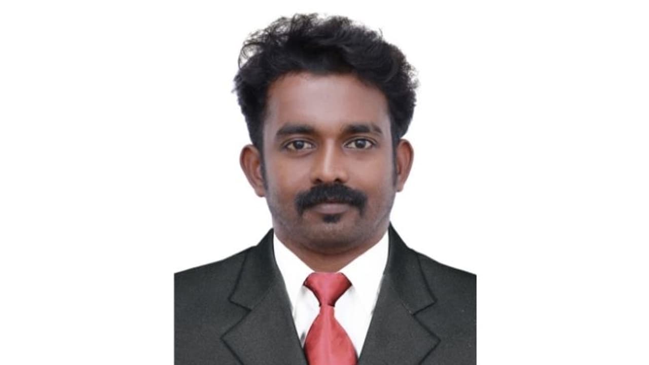 പ്രവാസി മലയാളി യുവാവ് മുറിയിൽ കുഴഞ്ഞുവീണ് മരിച്ചു പ്രവാസി മലയാളി യുവാവ് മുറിയിൽ കുഴഞ്ഞുവീണ് മരിച്ചു