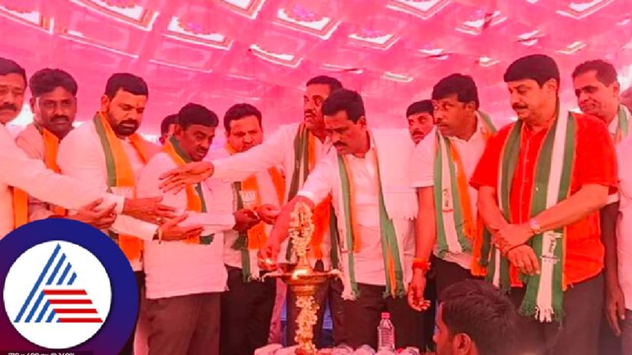 'ಅನುದಾನ ಕೇಳಿದ್ರೆ ಕಾಂಗ್ರೆಸ್ ಸೇರಿ ಅಂತಾರೆ'; ಸಿಎಂ ಸಿದ್ದರಾಮಯ್ಯ ವಿರುದ್ಧ ಶಾಸಕ ಮೇಲೂರು ರವಿಕುಮಾರ್ ಅರೋಪ 'ಅನುದಾನ ಕೇಳಿದ್ರೆ ಕಾಂಗ್ರೆಸ್ ಸೇರಿ ಅಂತಾರೆ'; ಸಿಎಂ ಸಿದ್ದರಾಮಯ್ಯ ವಿರುದ್ಧ ಶಾಸಕ ಮೇಲೂರು ರವಿಕುಮಾರ್ ಅರೋಪ