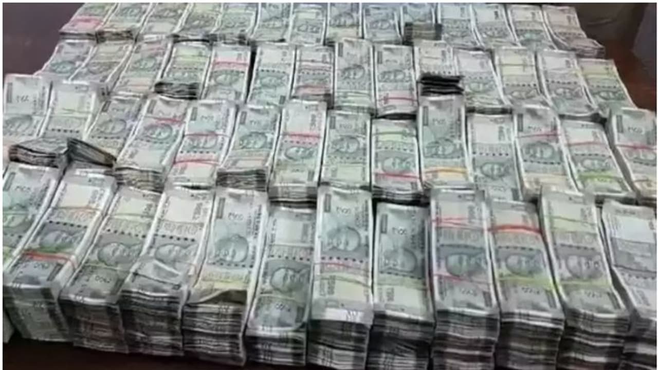 ട്രെയിനിൽ നിന്ന് പിടികൂടിയ 4 കോടി രൂപ ബിജെപി സ്ഥാനാർത്ഥിയുടേത് തന്നെയെന്ന് ചെന്നൈ പൊലീസ്, എഫ്ഐആർ പുറത്ത് ട്രെയിനിൽ നിന്ന് പിടികൂടിയ 4 കോടി രൂപ ബിജെപി സ്ഥാനാർത്ഥിയുടേത് തന്നെയെന്ന് ചെന്നൈ പൊലീസ്, എഫ്ഐആർ പുറത്ത്