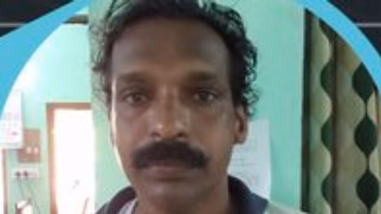 വീട്ടില് സൂക്ഷിച്ചത് ഒരു ലിറ്റര് ചാരായവും 80 ലിറ്റര് കോടയും; യുവാവ് പിടിയില് വീട്ടില് സൂക്ഷിച്ചത് ഒരു ലിറ്റര് ചാരായവും 80 ലിറ്റര് കോടയും; യുവാവ് പിടിയില്